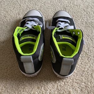 Boys 6/Women’s 8 hi-top Converse.